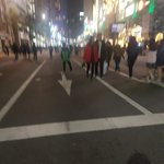 [드루와] <b>을지로</b> 입군데 사람들 도로로 걸오다녀