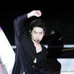 [EXO] 쓸떼없이 열일하는 김준면 셔츠 <b>단추</b>