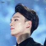 [EXO] 야 아무리 빛이 좋아도 난 오늘 종대만 <b>본다</b>