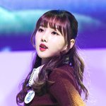 무대 위 <b>청순미</b> 뿜뿜하는 女돌