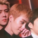 [EXO] 민석이 두번째 <b>수상</b>하러 갈때 머쓱해하는거 ㅋㅋ