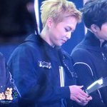 [시우민] 대상트로피 보는 <b>민석</b>이 ㅠㅠ