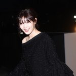 어깨한쪽 내린게 신의한수인 김유정