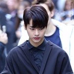 요즘 유행인 아이돌 <b>코트</b>패션