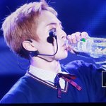 [시우민] 시우민이 <b>스파클</b>을 마신다