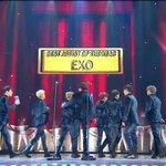 [EXO] 어제 대상받고 애들 <b>퇴장</b>할<b>때</b> 나만 이장면 생각났냐