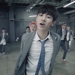 [EXO] 으르렁 얘기나와서 뮤비 다시보는데