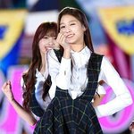 러블리즈 <b>정예</b>인vs여자친구 엄지