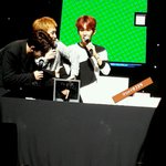 [EXO] 무서워서 <b>손가락</b> <b>한</b>개만