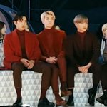 [EXO] <b>쩍벌</b>남신 사이에 낀 세훈