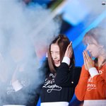 온 얼굴로 <b>놀란</b> 男女아이돌