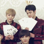[EXO] <b>웃음</b>참는데