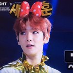 [백현] <b>몸</b>에 걸칠 수 있는거 다 셋팅<b>한</b> 백현이ㅋ큭