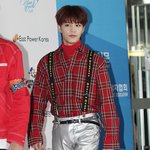 [EXO] <b>시선</b>강탈하는 은박바지
