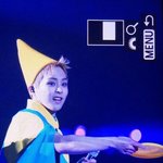 [시우민] 팬들한테 <b>원반</b> 던져주는 시우민