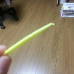 [EXO] 습관적으로 들고 있는거 깨물었는데