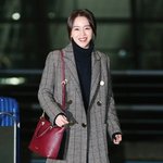 배우 <b>신혜선</b> 공항패션