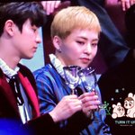 [시우민] 시상식에서 건배중인 시우민