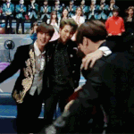 [방탄소년단] 애들 <b>안고</b>