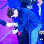 [엔터톡] 수호는 상의 <b>무게</b>를 아는듯