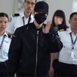 [EXO] <b>공항</b>에서 인사해주는거 오랜만이다