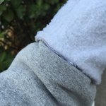 후드집업 <b>소매</b> 이렇게 접는거 맞아?