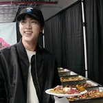 [방탄소년단] 슥<b>지랑</b> 매니저형님이랑 케미 개쩔ㅋㅋㅋㅋㅋㅋㅋㅋㅋ