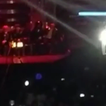 [EXO] 야 타가수가 보는거 화질 <b>개똥</b>에 코딱지만하게 나오는거...