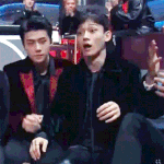 [CHEN] 상을  엄청 많이 받았는데도 뭘 그렇게 놀라니  폭죽에도...