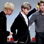 [방탄소년단] 남준이 허리잡아주는거 너무설렘