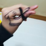 [드루와] 손에 <b>낙서</b>했는디