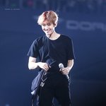 [백현] 유니폼 <b>깃발</b>이세요?????