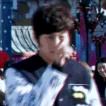 지금 <b>위에</b>층 노래부르는데;;