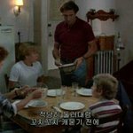 남자애들이랑 안 <b>친한</b> 사람 있어?