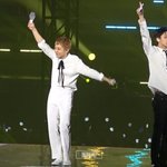 [EXO] 애들 다리 긴 <b>와중</b>에 민석이 넘 웃기지 않음? ㅋㅋ