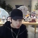 [백현] 백현 롤 방송 먹방<b>편</b> - <b>SM</b> 햄버거 세트(?)