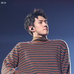 [EXO] 오어깨 <b>지</b><b>림</b> ㅠㅠㅠ 화면 밖으로 나갈듯