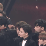 [세븐틴] 시상식에서 <b>버논</b> 위아래로 훑어보는듯한 지아코