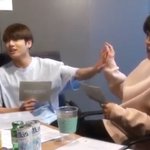 [방탄소년단] 지민이 손 <b>크기</b> 실감