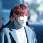 [백현] 니트랑 코트컬러 너무 예쁘지?