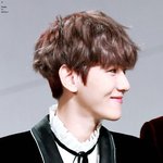 [백현] <b>프릴</b>넥 이렇게 잘 어울리는 남자를....