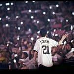 [CHEN] <b>순딩</b>이들아 이사진 보는데 왜 찡하고 뭉클하지?