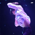 직찍 속에서도 살아있는 <b>춤선</b>