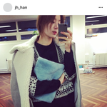 요즘 퍼 부착된 가방이 유행이라며...졸<b>귀네</b>