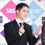 [EXO] 경수 이 짧은 머리로 꾸역꾸역 <b>쉼표</b>머리한거