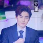 [EXO] 저거보니까 <b>수박씨</b>가 코 옆에 붙어도 김준면은 잘생겼겠다...