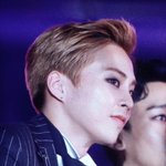 [시우민] CN선배님들이랑 <b>담소</b>하는 시우민>.<