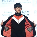 [세븐틴] ㅅㄷ)나 근처화방에 일하시는분이 붐붐의상 입고계시는데