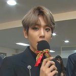 [EXO] 백현이 이러고 <b>여</b><b>돌</b>이랑 있으면