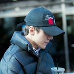 [EXO] 야 이사진에서 볼에 일자로 그어진거 뭐임 <b>흉터</b>?